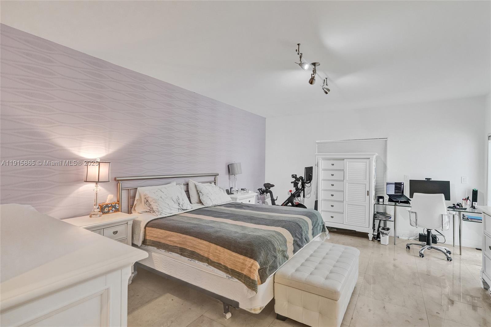 AVENTURA BAY TOWNHOMES CO - Residential