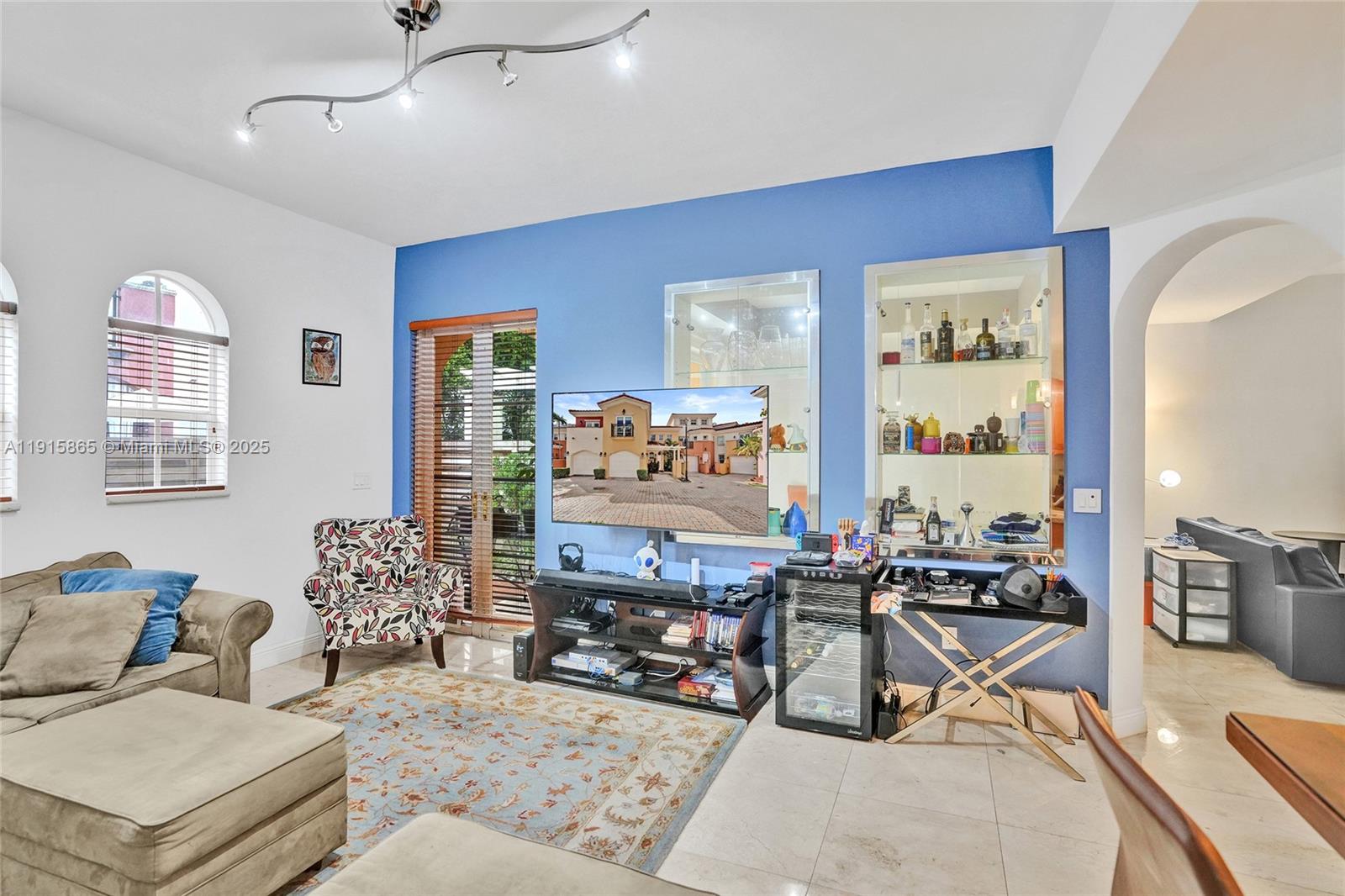 AVENTURA BAY TOWNHOMES CO - Residential