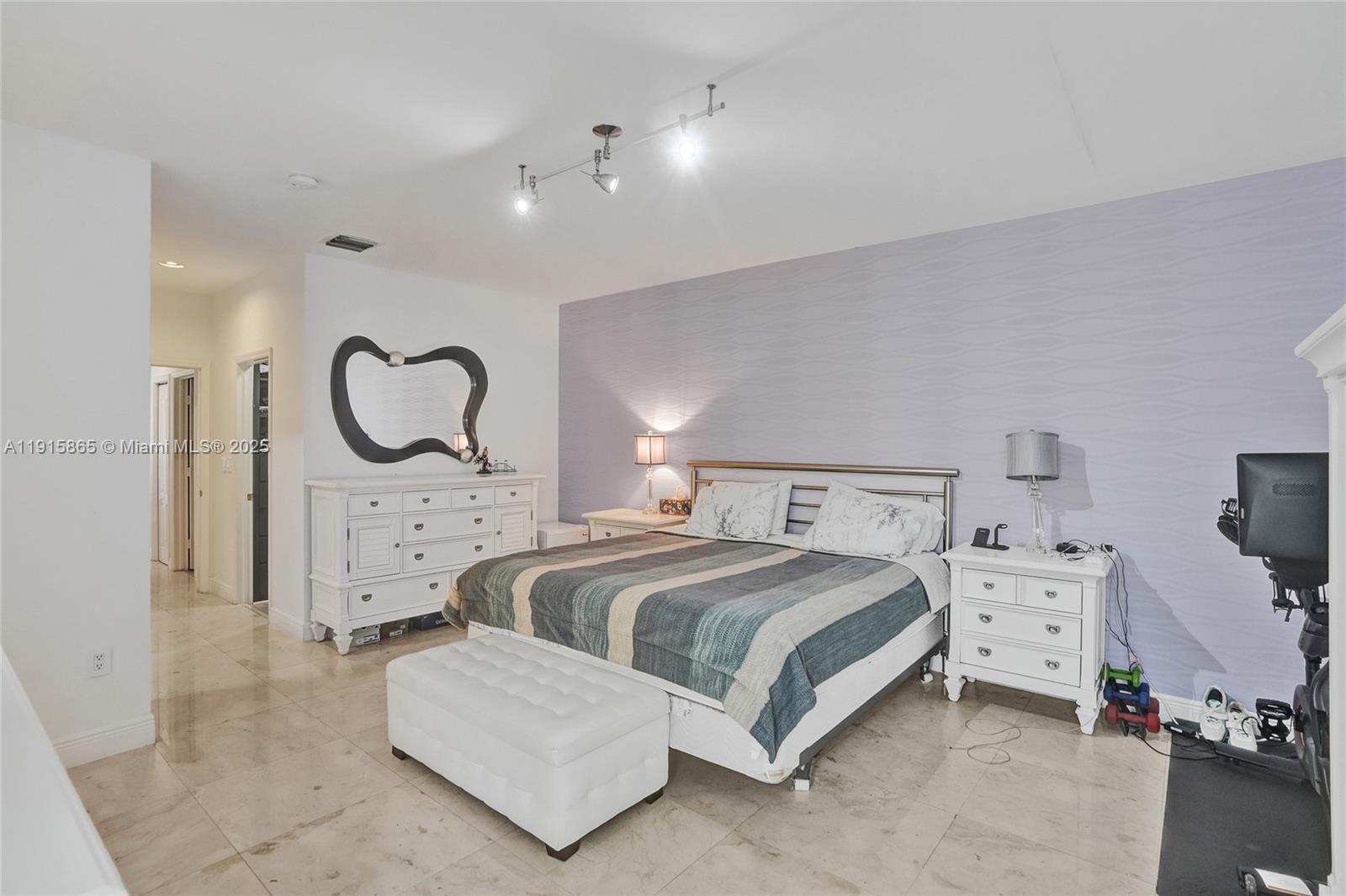 AVENTURA BAY TOWNHOMES CO - Residential