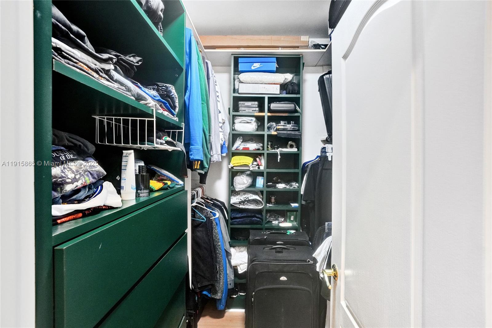 AVENTURA BAY TOWNHOMES CO - Residential