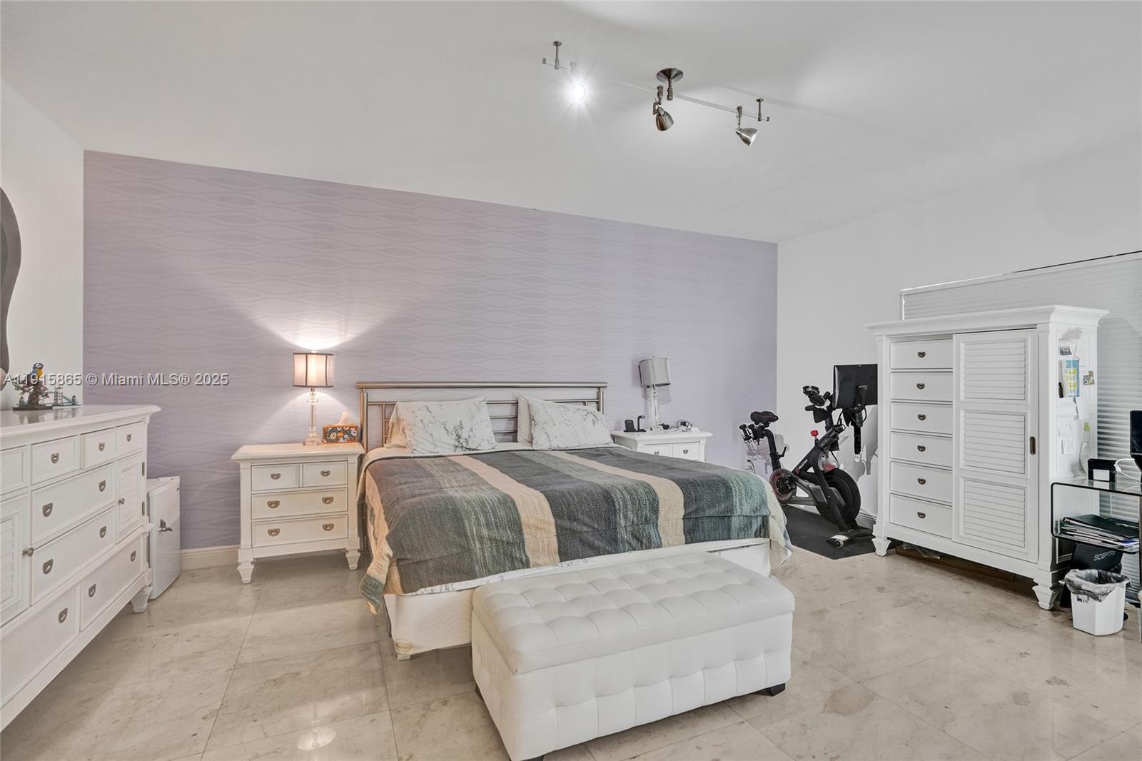 AVENTURA BAY TOWNHOMES CO - Residential