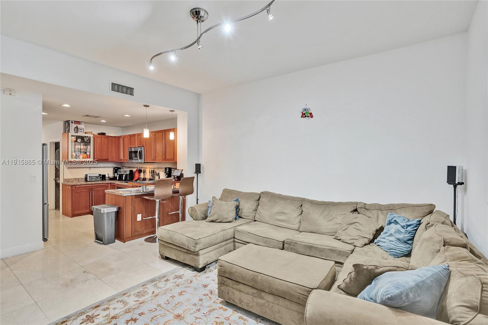 AVENTURA BAY TOWNHOMES CO - Residential