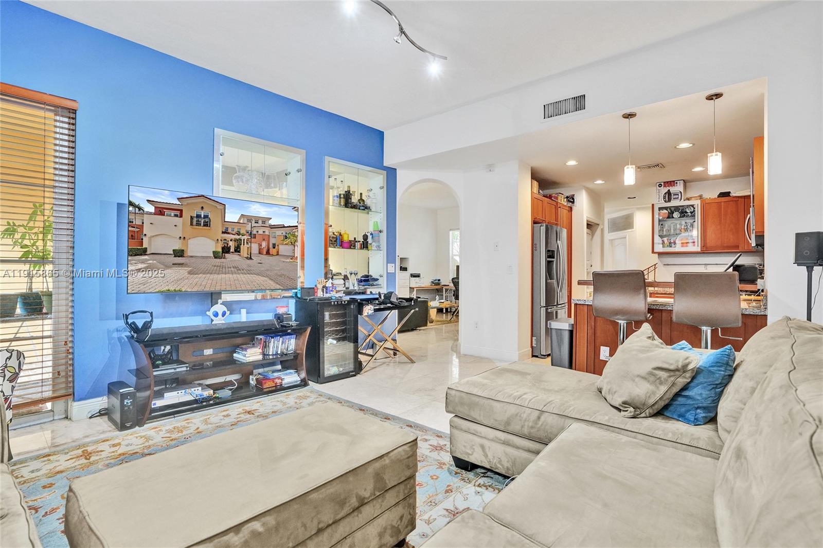 AVENTURA BAY TOWNHOMES CO - Residential