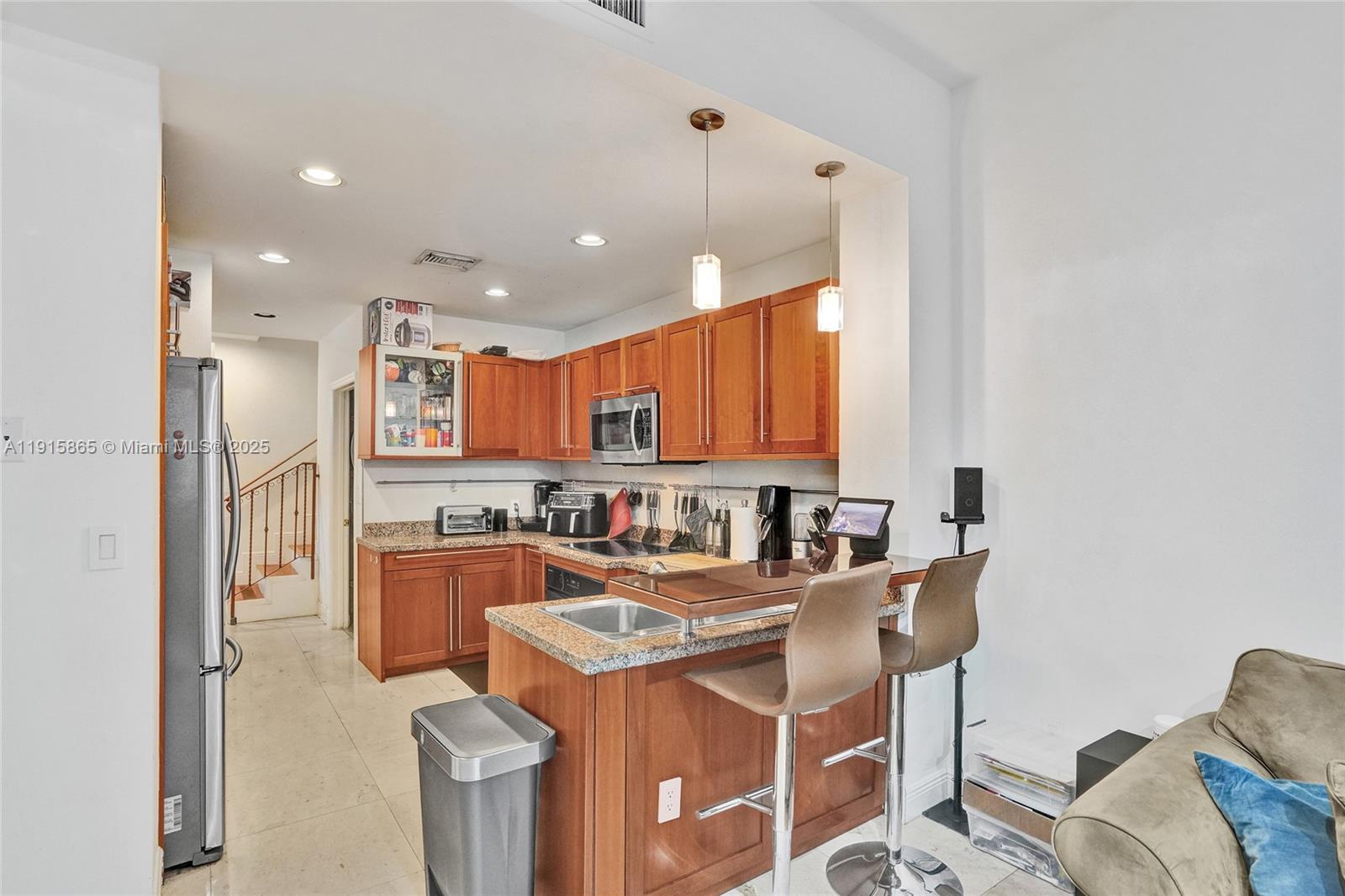 AVENTURA BAY TOWNHOMES CO - Residential