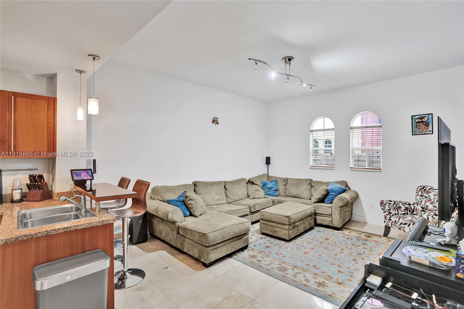 AVENTURA BAY TOWNHOMES CO - Residential