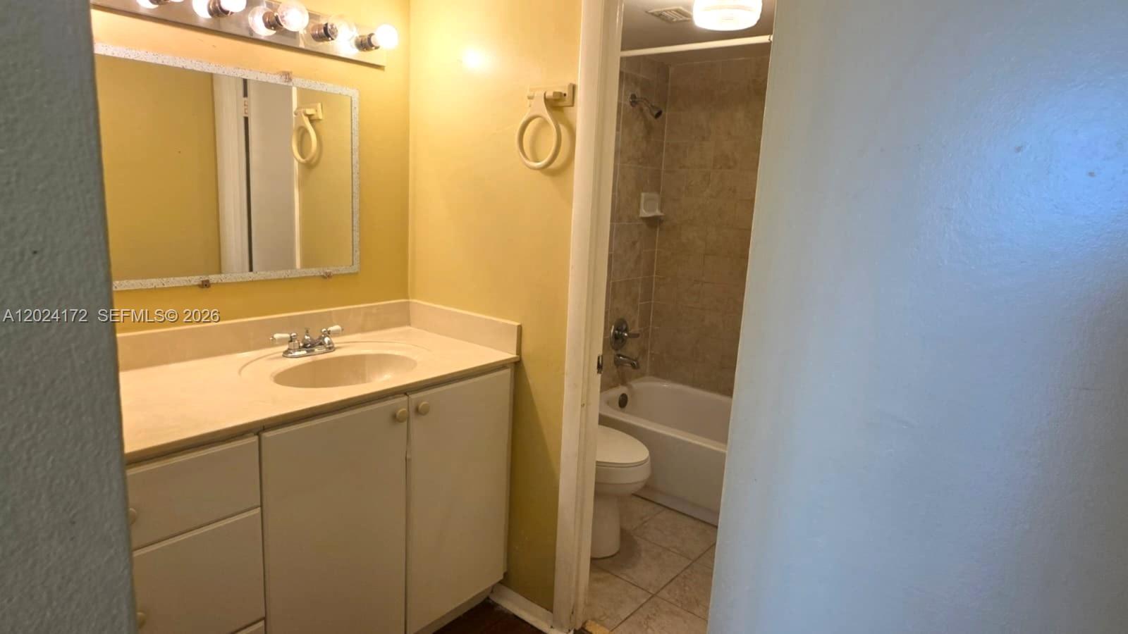 1301 NE Miami Gardens Dr 813W