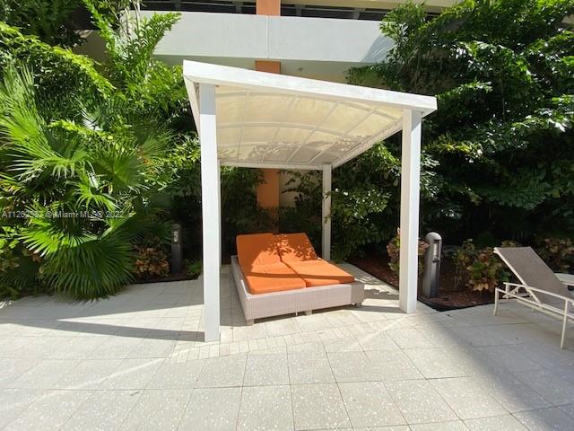 VENTURE AT AVENTURA WEST - Residential Lease