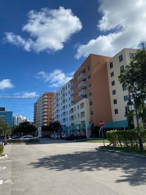 VENTURE AT AVENTURA WEST - Residential Lease