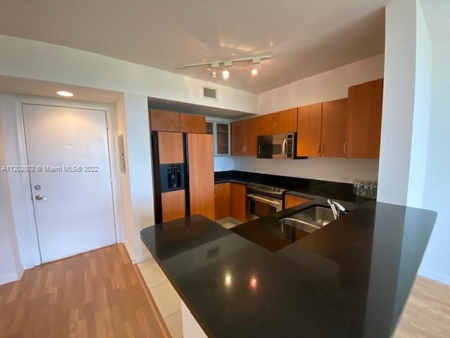 VENTURE AT AVENTURA WEST - Residential Lease