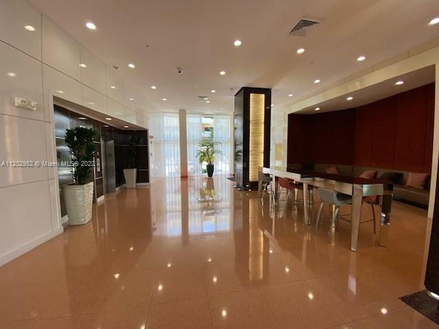 VENTURE AT AVENTURA WEST - Residential Lease
