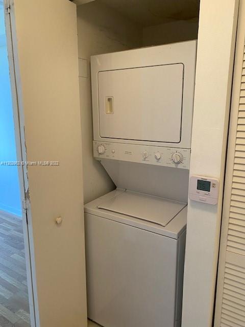 VENTURE AT AVENTURA WEST - Residential Lease