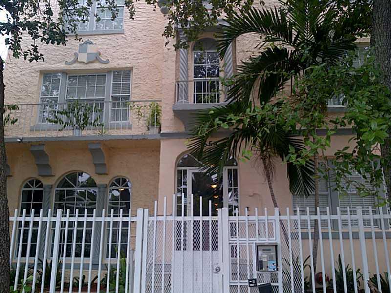 Miami Riches Real Estate presents fully furnished 1bed/1bath at Lincoln View Condo in South Beach. Brand new furniture. One block away from Lincoln Road. Completely remodeled kitchen with stainless steel appliances and granite countertops. Available Janua ry 9th 2016.