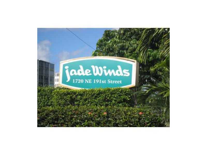 Great unit 1bd & 1 1/2 bath on the first floor. Close to the beaches, shopping and more. Association has title to the unit.