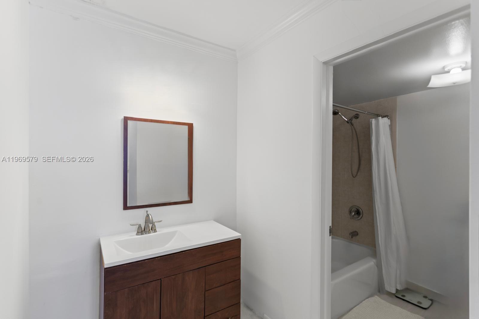 HALLMARK OF HOLLYWOOD CON - Residential