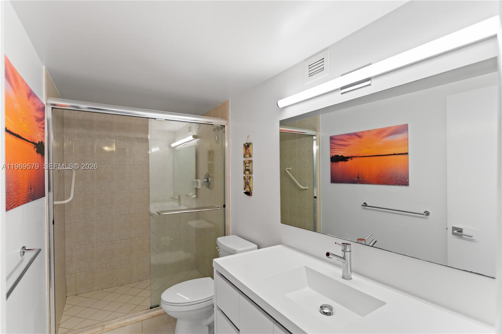 HALLMARK OF HOLLYWOOD CON - Residential