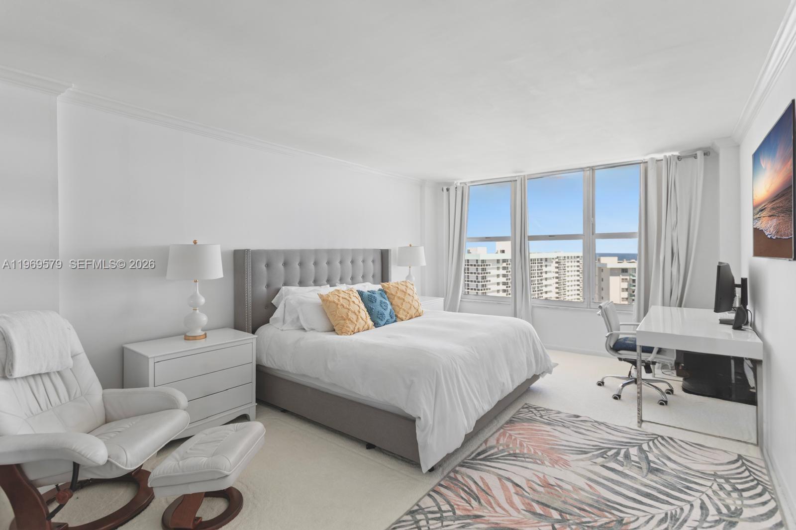 HALLMARK OF HOLLYWOOD CON - Residential