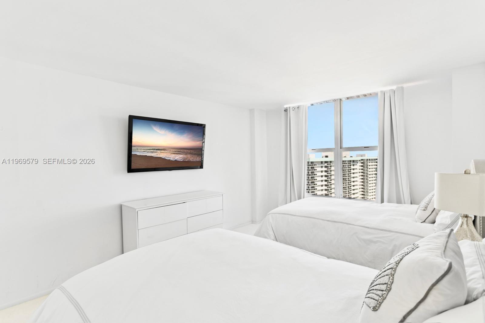 HALLMARK OF HOLLYWOOD CON - Residential