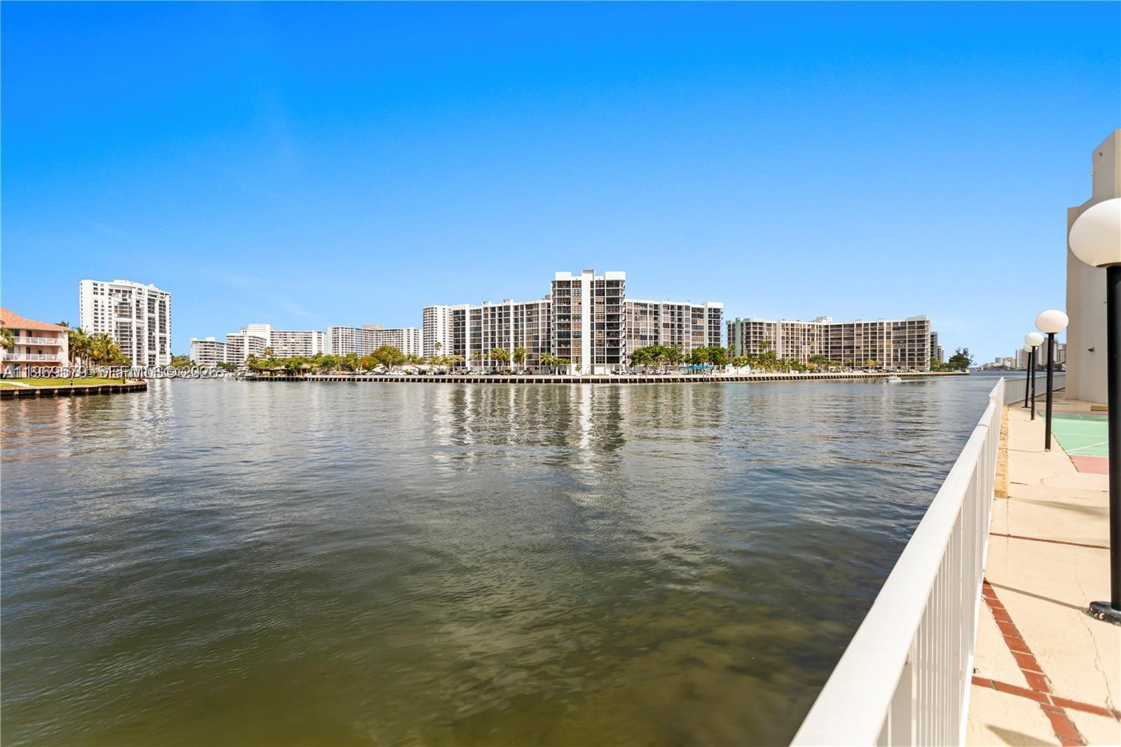 HALLMARK OF HOLLYWOOD CON - Residential