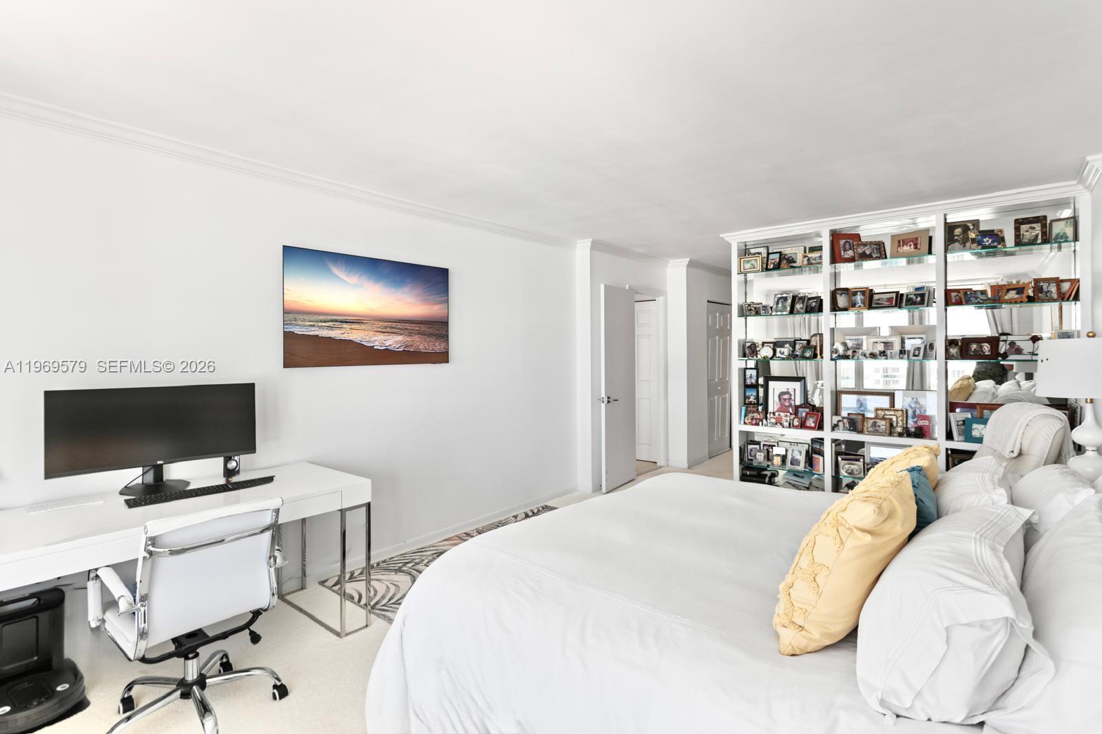 HALLMARK OF HOLLYWOOD CON - Residential