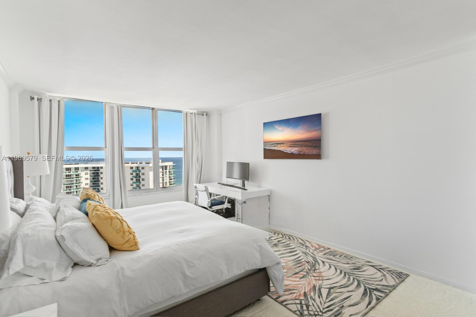 HALLMARK OF HOLLYWOOD CON - Residential