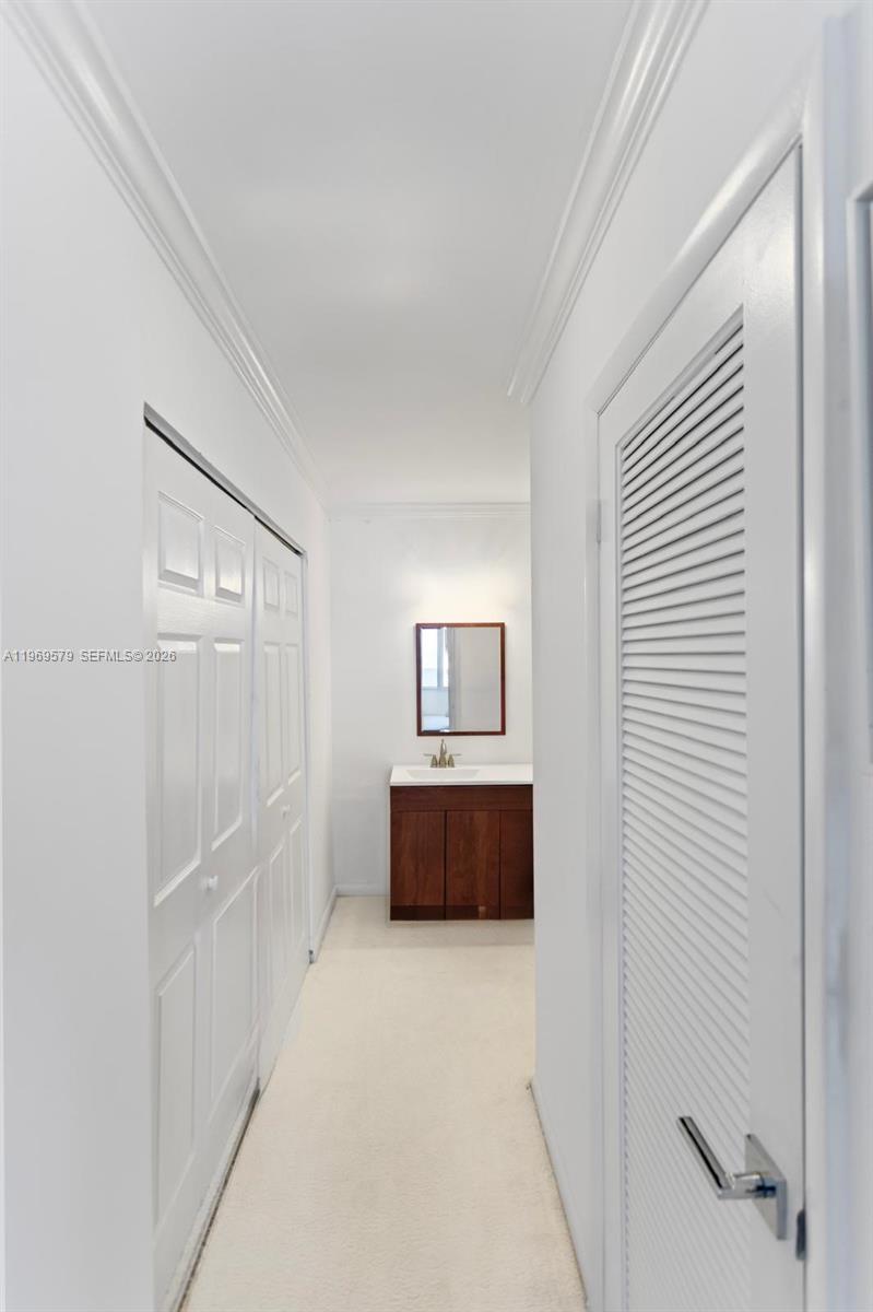 HALLMARK OF HOLLYWOOD CON - Residential