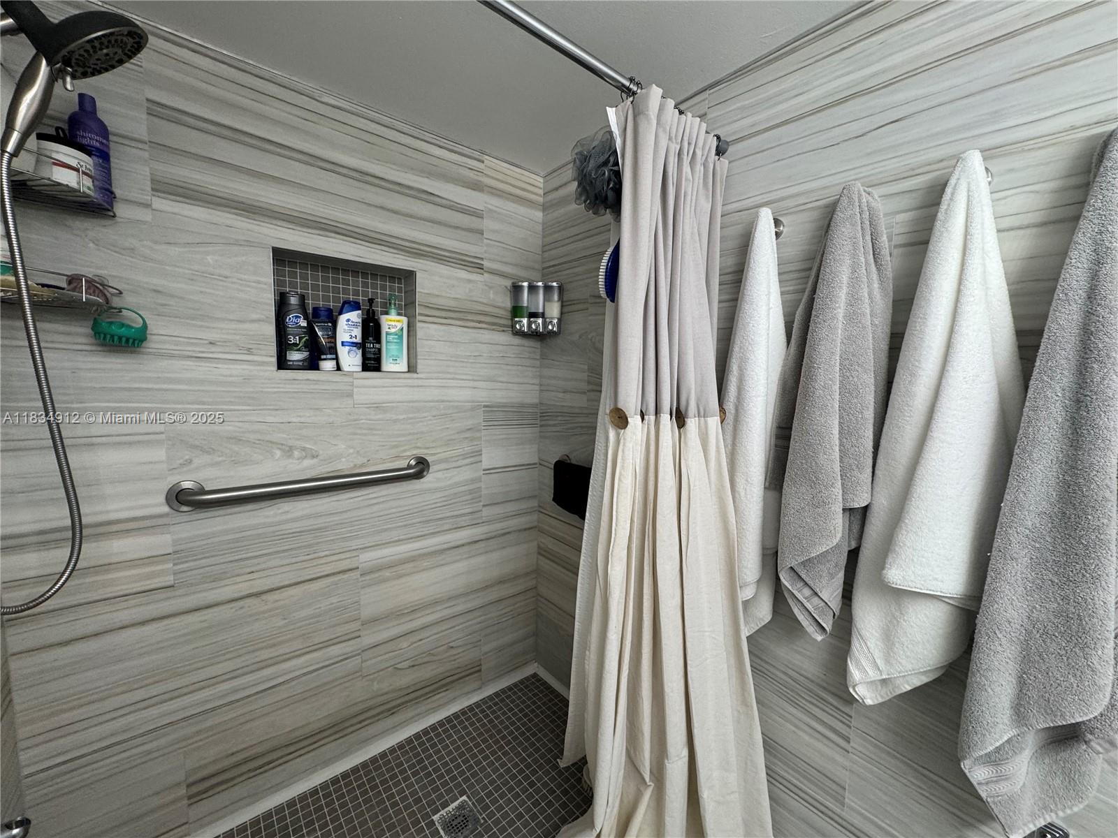 18TH HOLE AT INVERRARY CO - Residential