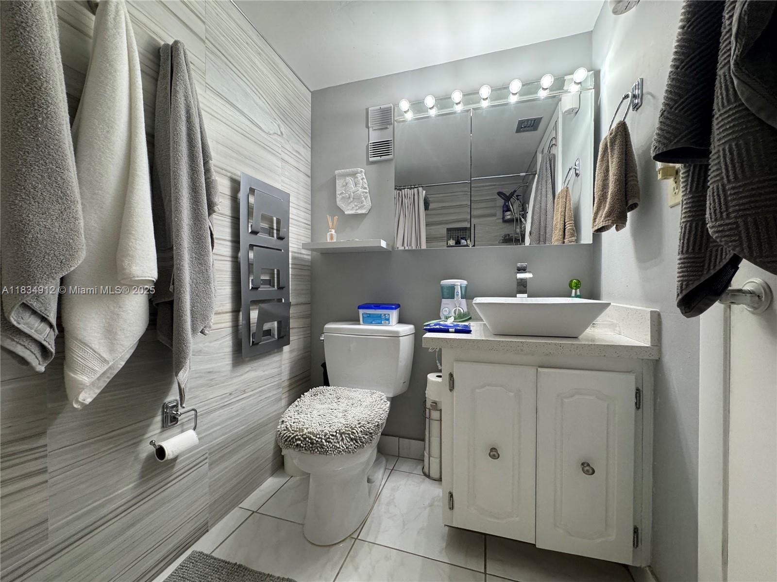 18TH HOLE AT INVERRARY CO - Residential