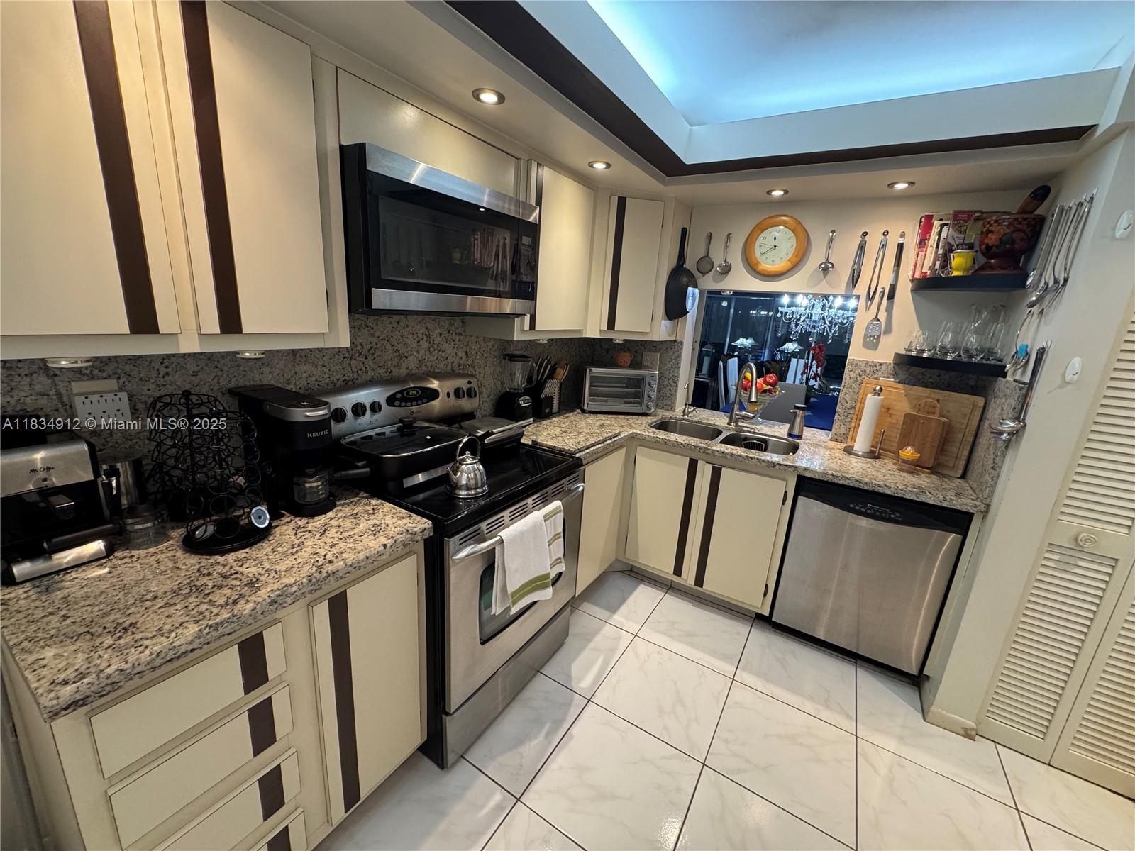 18TH HOLE AT INVERRARY CO - Residential