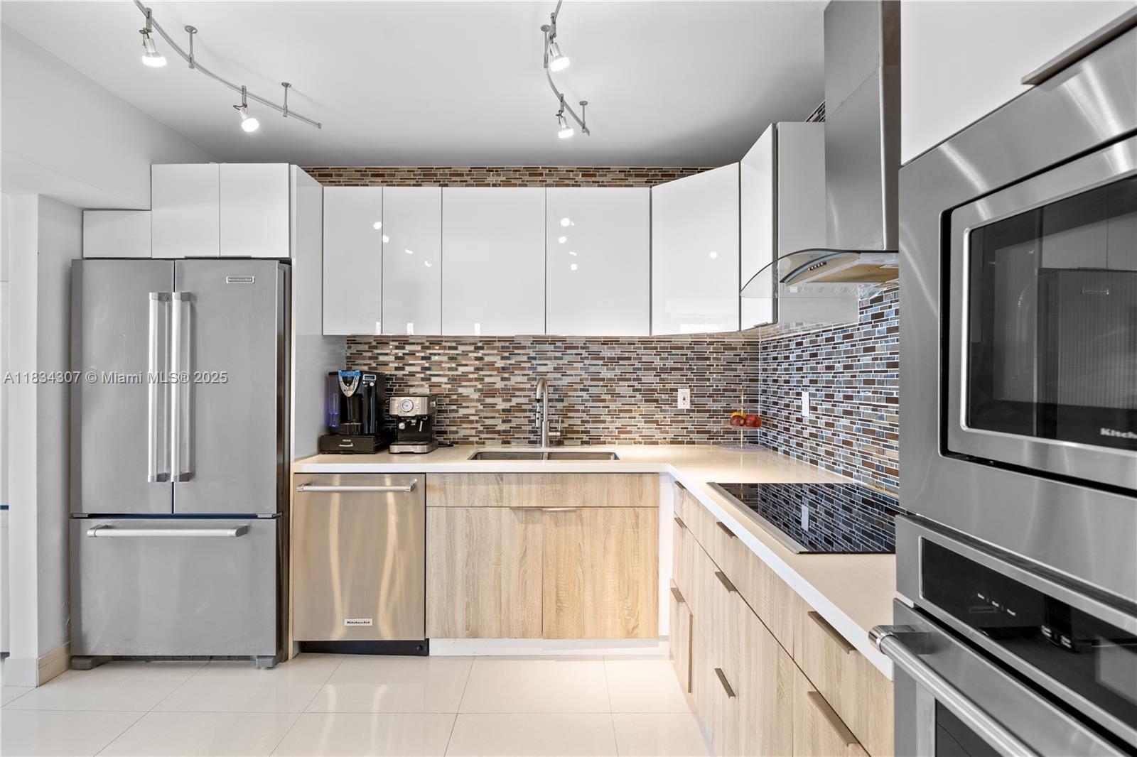 900 Bay Dr 622 & 620