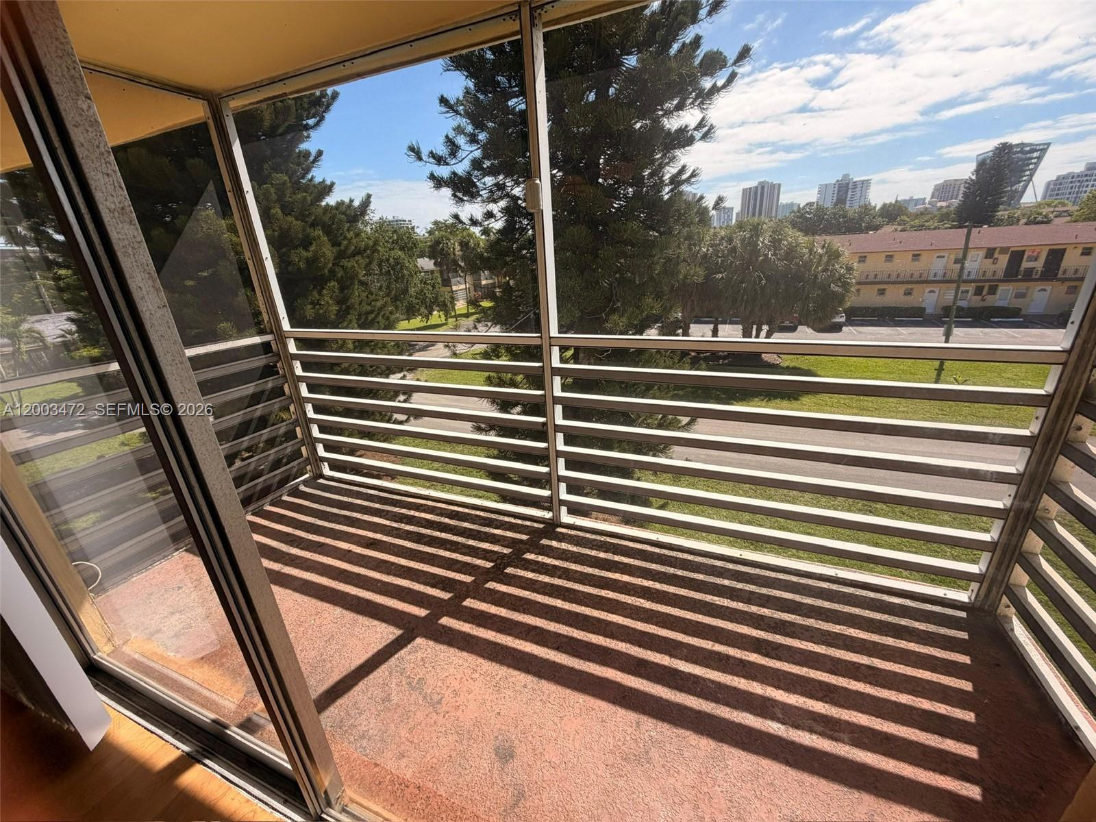 BISCAYNE LAKE GDN BLDG J - Residential Lease