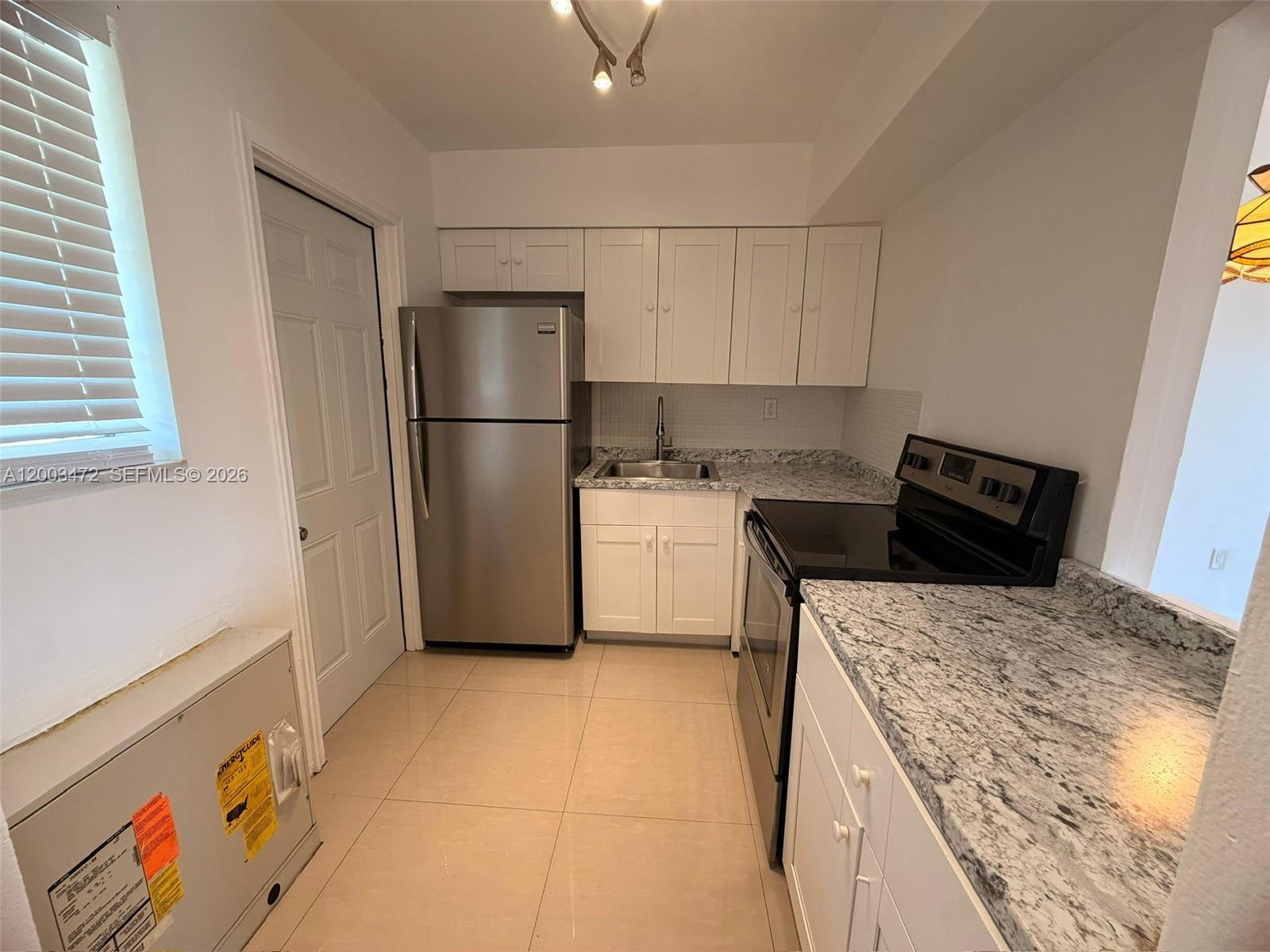 BISCAYNE LAKE GDN BLDG J - Residential Lease