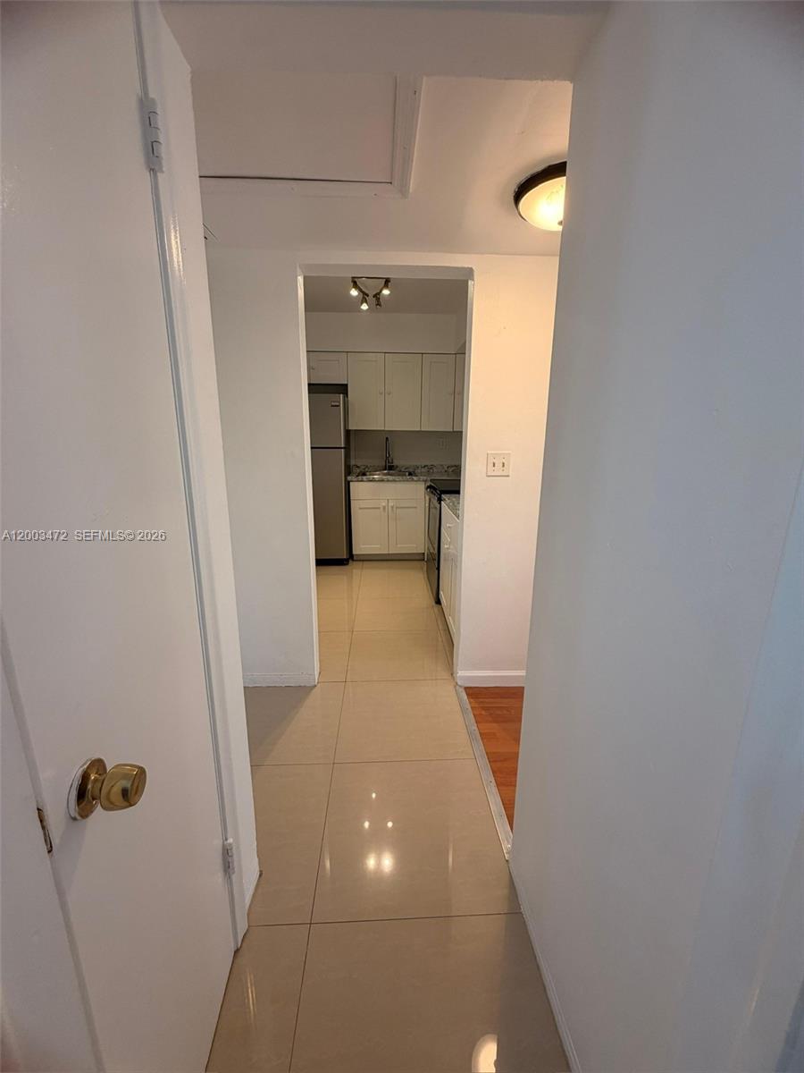 BISCAYNE LAKE GDN BLDG J - Residential Lease