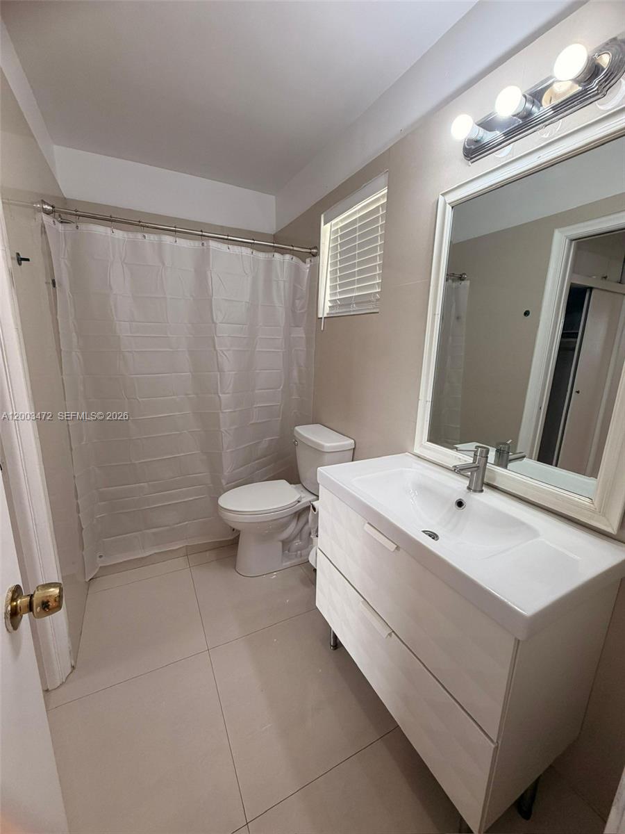 BISCAYNE LAKE GDN BLDG J - Residential Lease