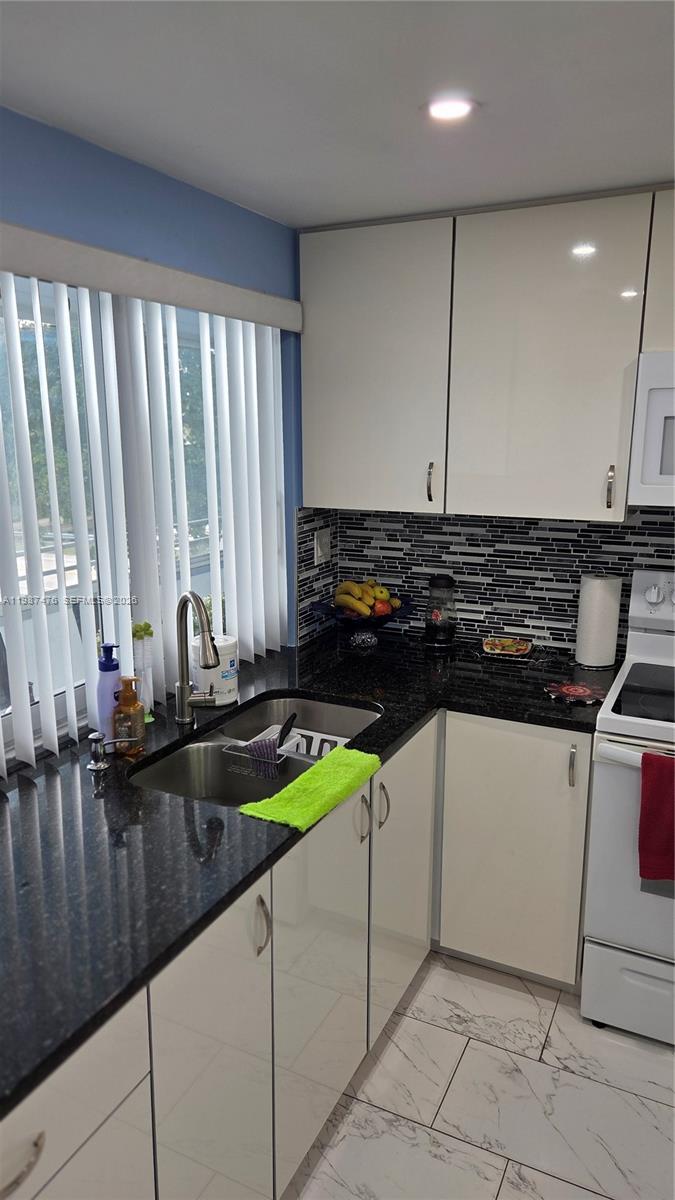 LIME BAY 8 CONDO - Residential