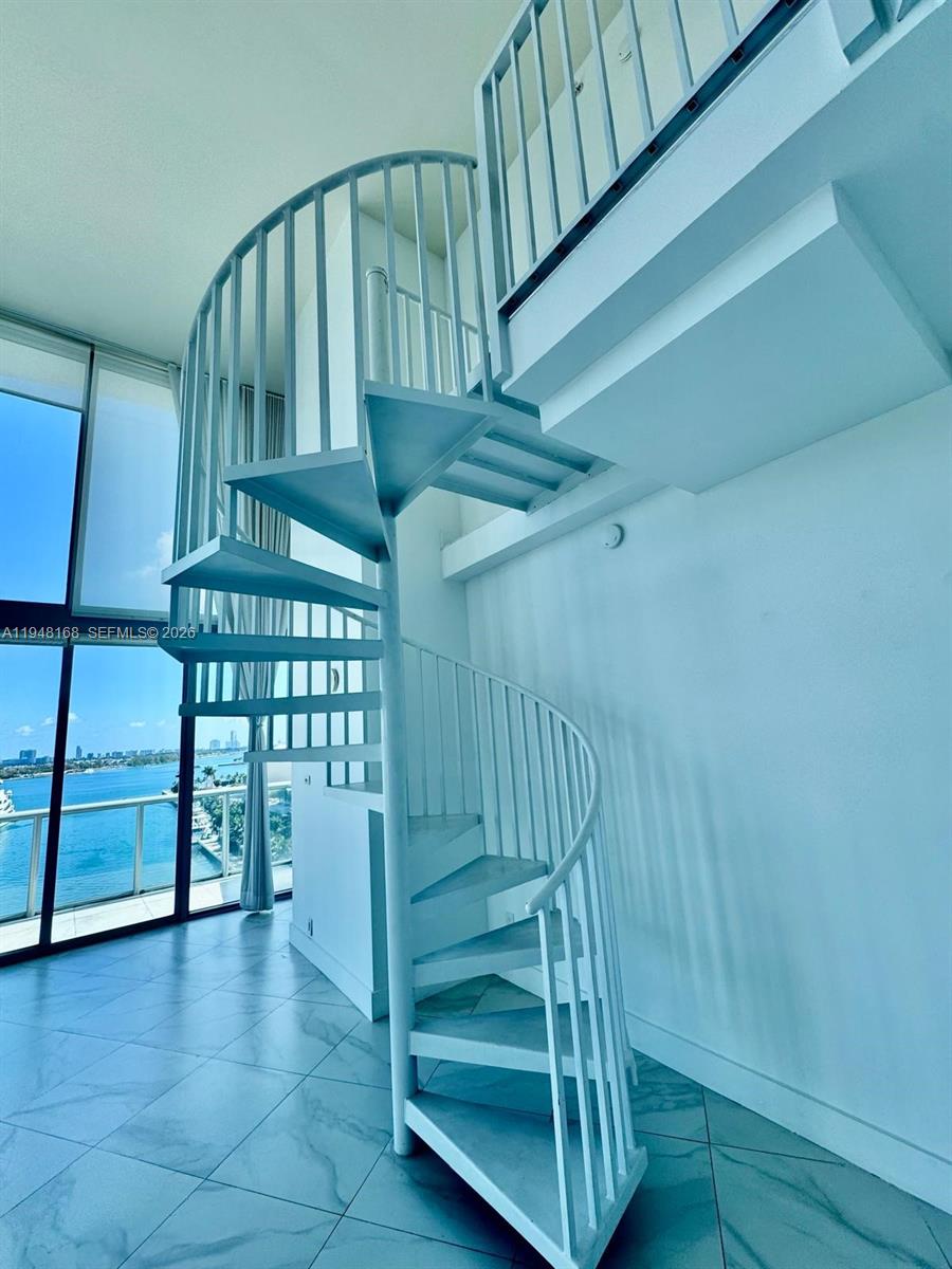 888 Biscayne Blvd 906