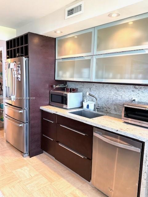 TOWERS OF KEY BISCAYNE CO - Residential Lease