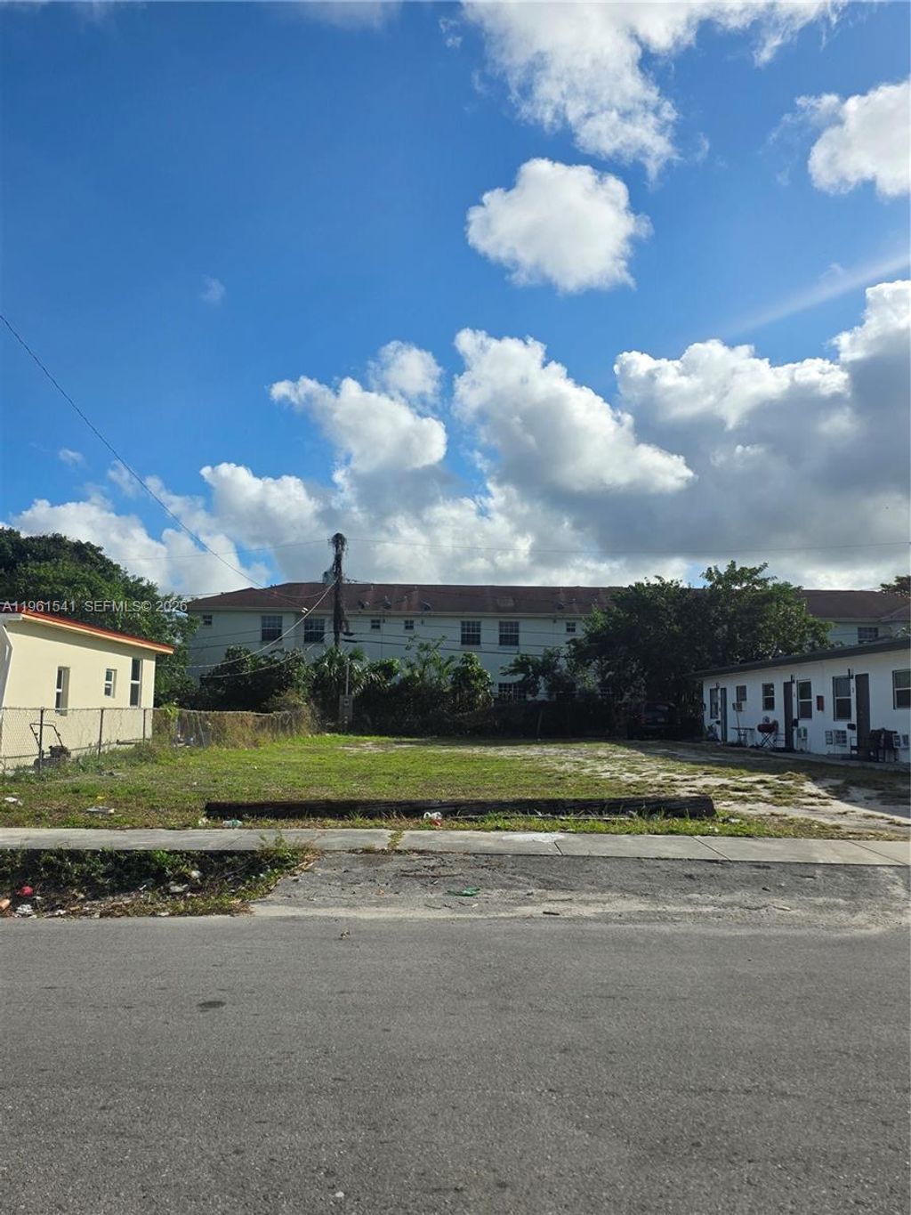 Photo of 10 Nw St, Hallandale Beach, FL 33009 (MLS # A11961541)