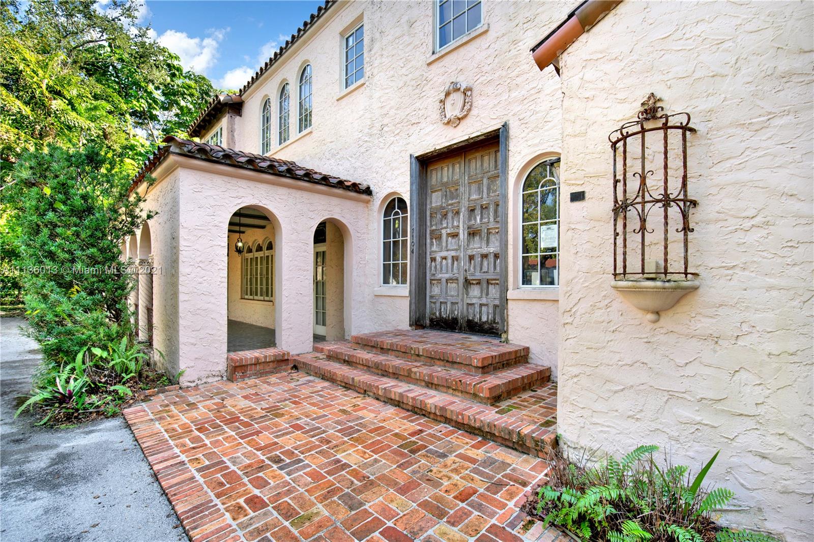 CORAL GABLES COUNTRY C SE - Residential