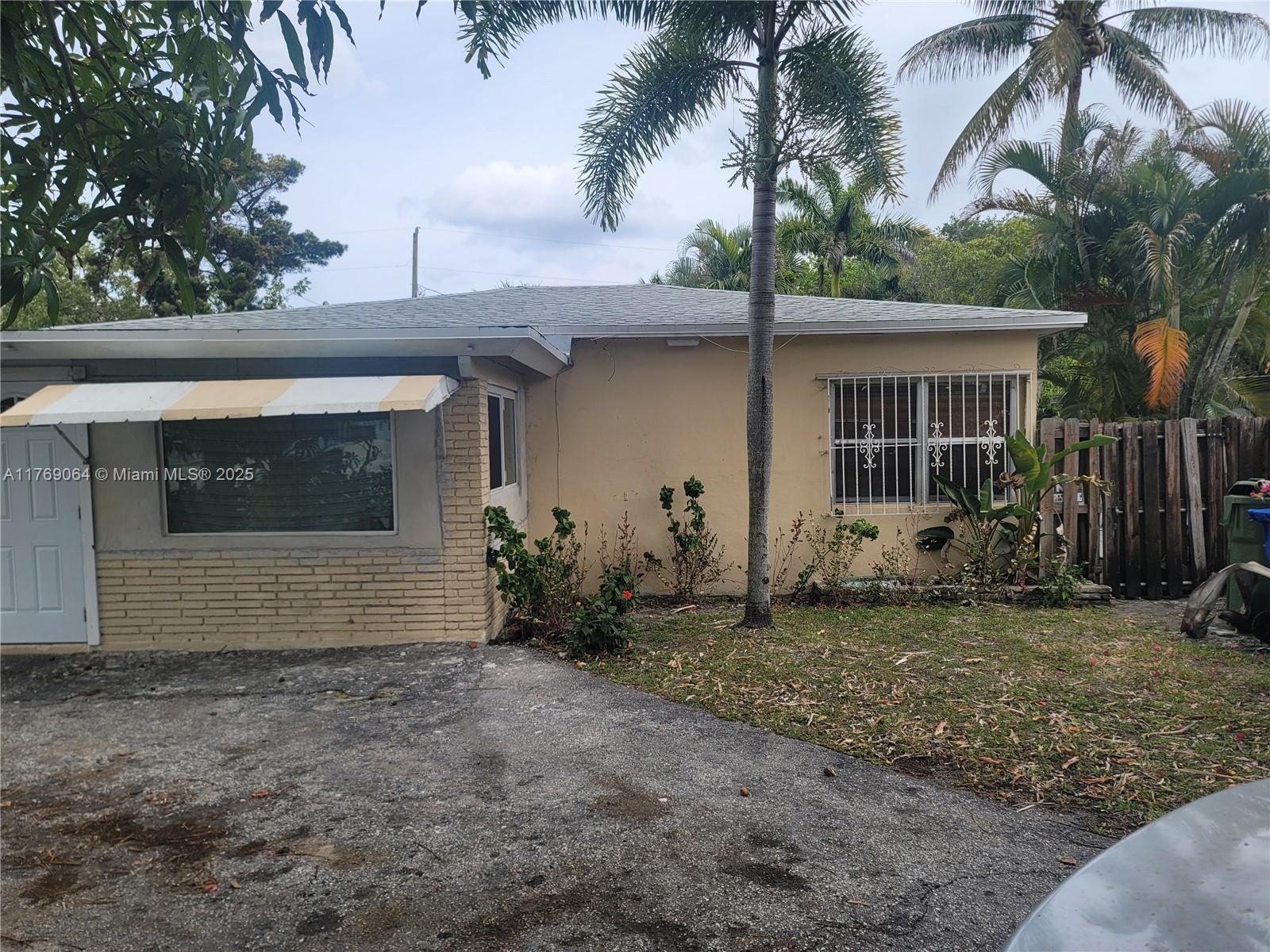 Rental Property at 1244 Nw 7th Ave 1, Fort Lauderdale, Broward County, Florida - Bedrooms: 3 
Bathrooms: 1  - $2,295 MO.
