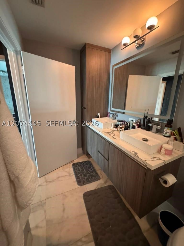 1900 N Bayshore Dr 2308