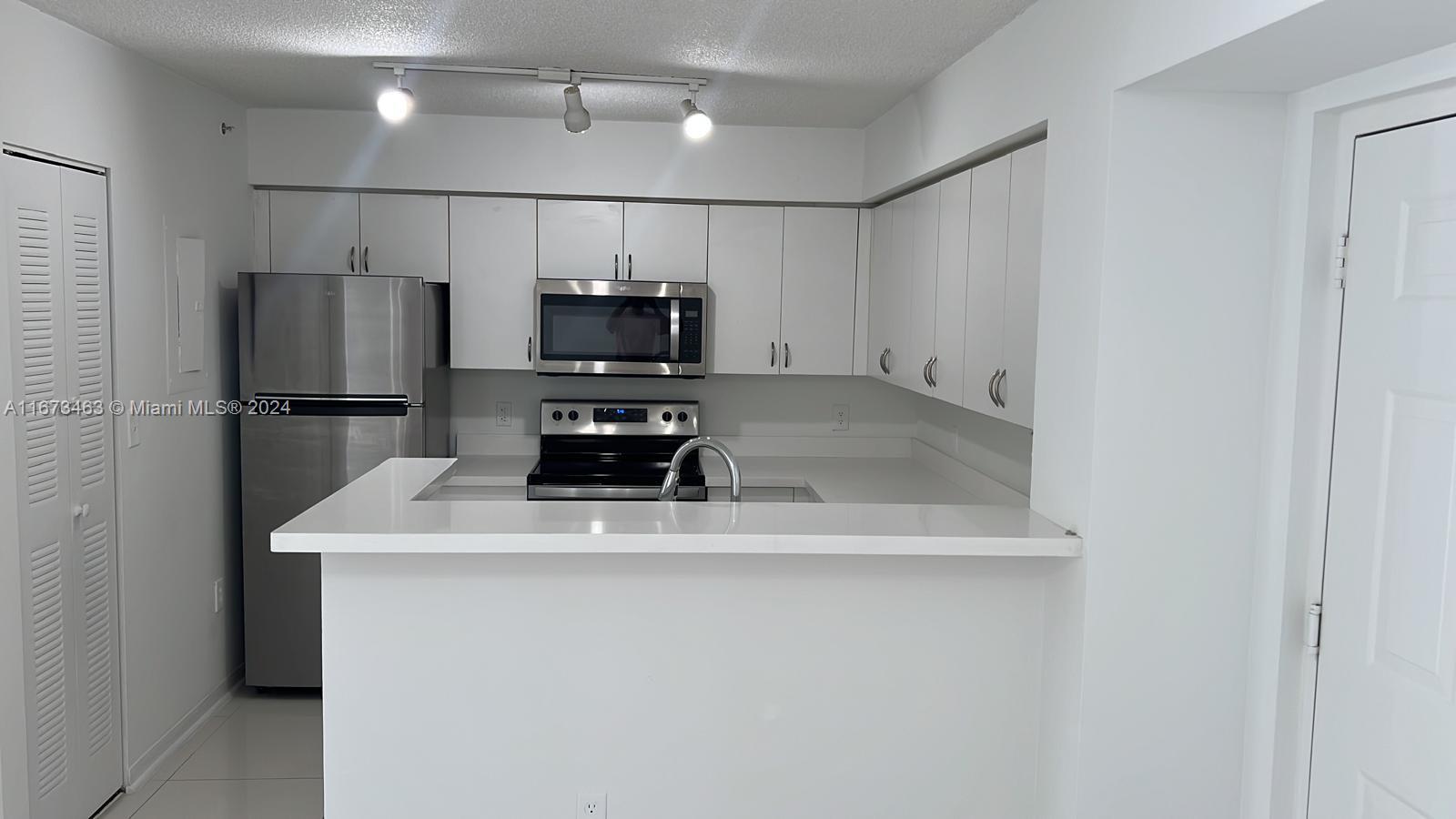 4350 Nw 107th Ave 201-2, Doral, Miami-Dade County, Florida - 1 Bedrooms  
1 Bathrooms - 
