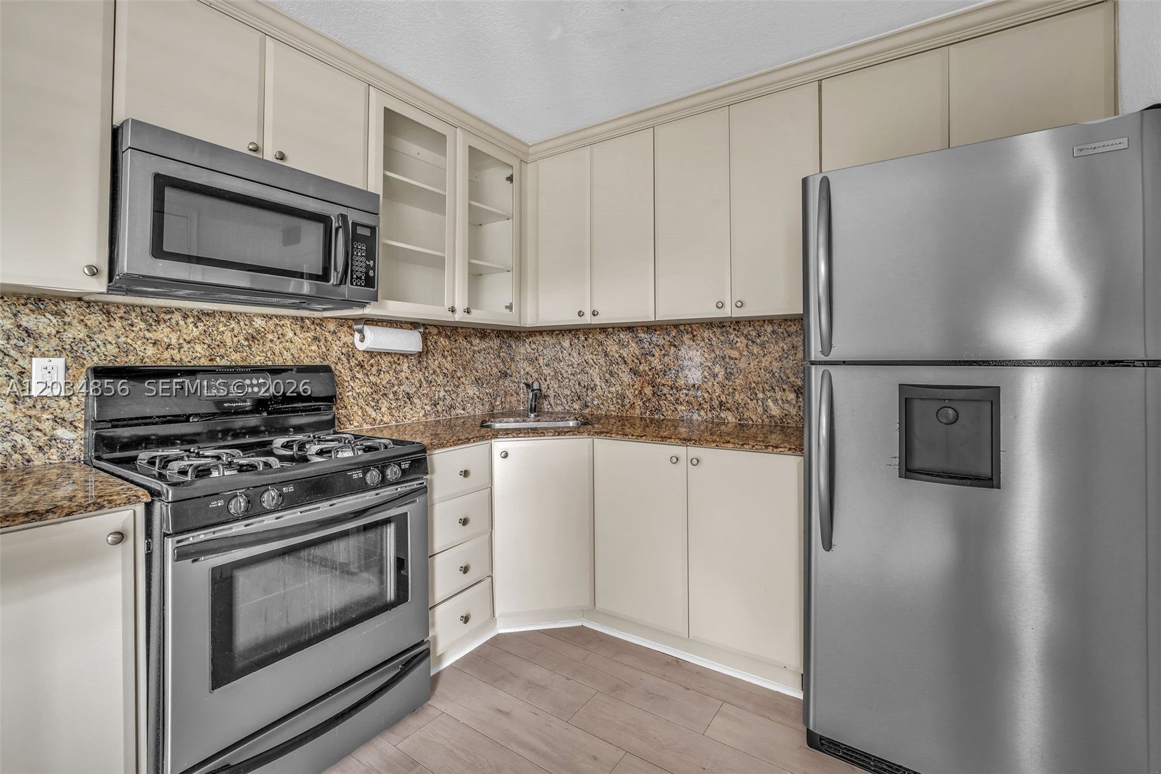 3245 Virginia St 24