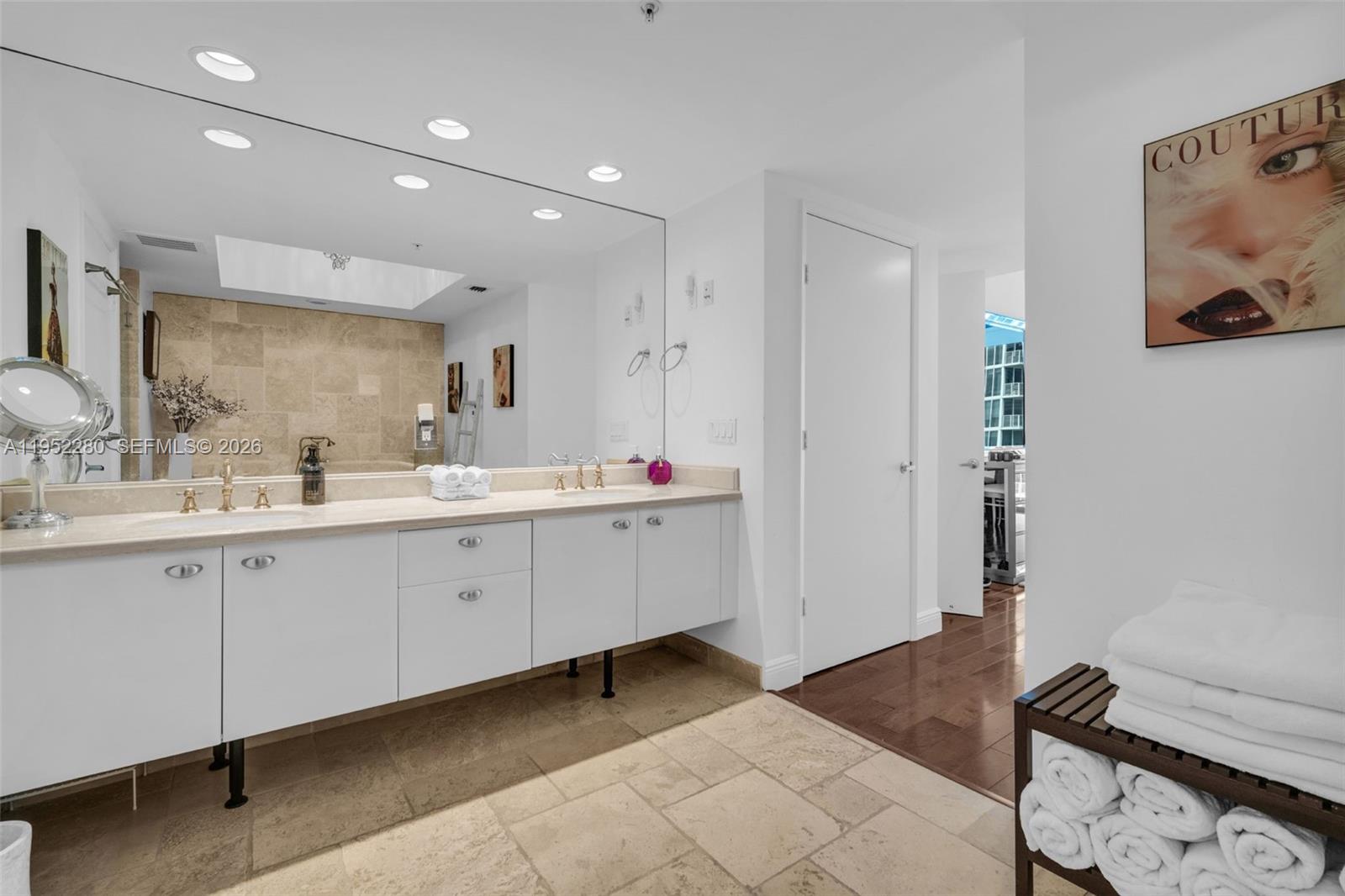 LAS OLAS RIVER HOUSE COND - Residential