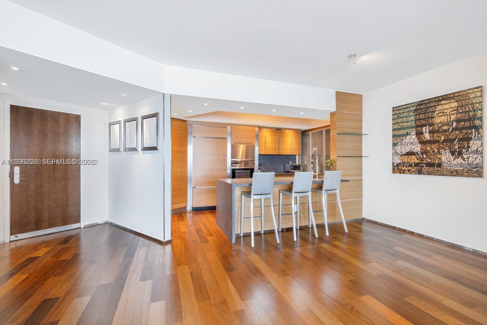 ICON CONDO - Residential