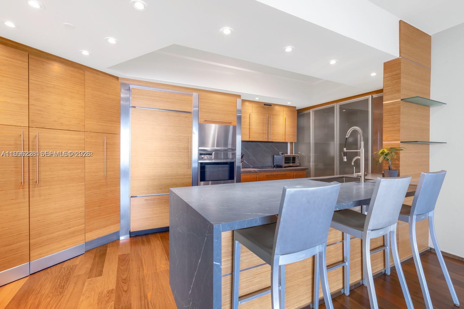 ICON CONDO - Residential