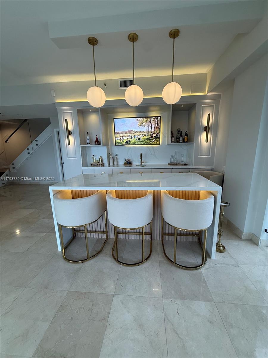 DELVISTA TOWERS CONDO - Residential