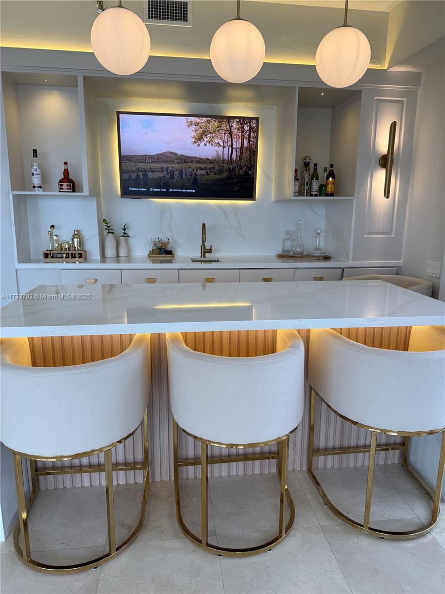 DELVISTA TOWERS CONDO - Residential