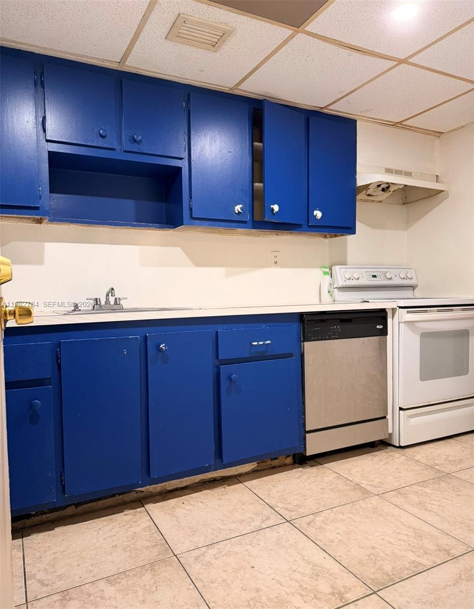 BAYVIEW PALMS CONDO - Residential Lease