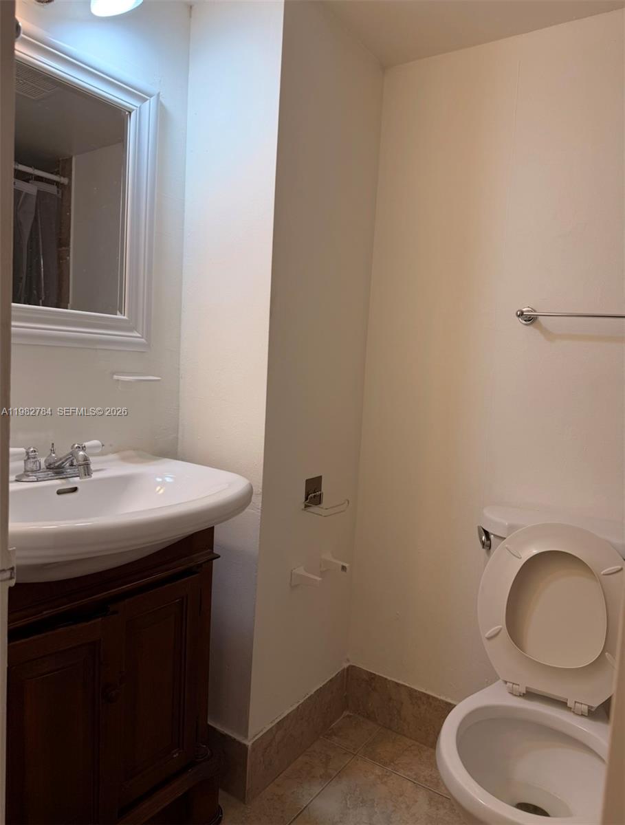 BAYVIEW PALMS CONDO - Residential Lease