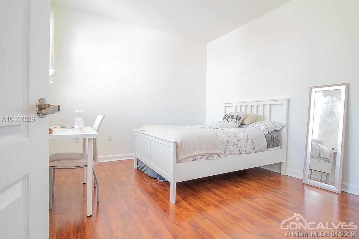 A B AT TAMIAMI TRAIL PHAS - Residential